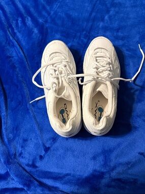 Women’s White DMX Reebok Classic Comfort walking shoes worn a few times. Nice